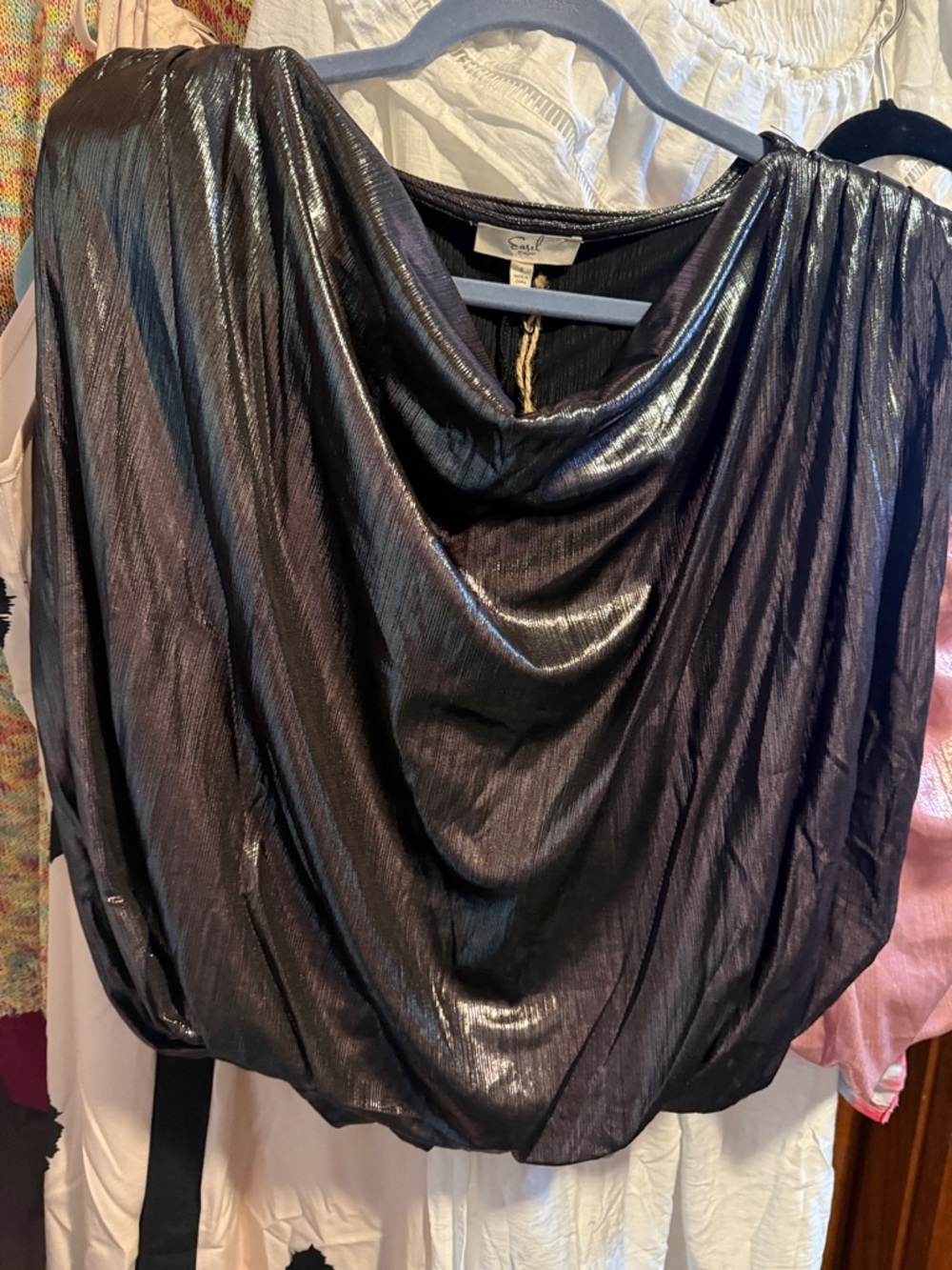 #1150 Easel Flowy Black Top